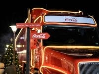 Coca-Cola julelastbilen kommer forbi