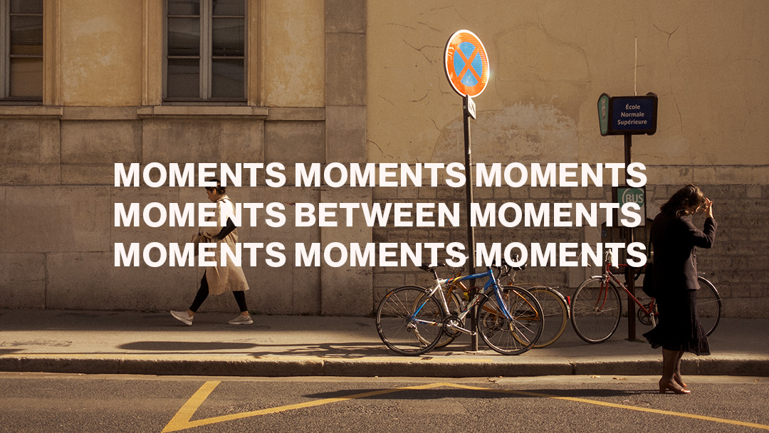 ＂Moments Between Moments＂ – En dybtgående rejse ind i menneskets sjæl, der forener kulturer og transcenderer grænser